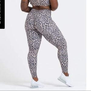 Python High Waist Scrunch Leggings size M